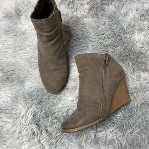 Sonoma Suede Side Zipper Wedge Ankle Booties Heels Size 9 Taupe Tan Neutral